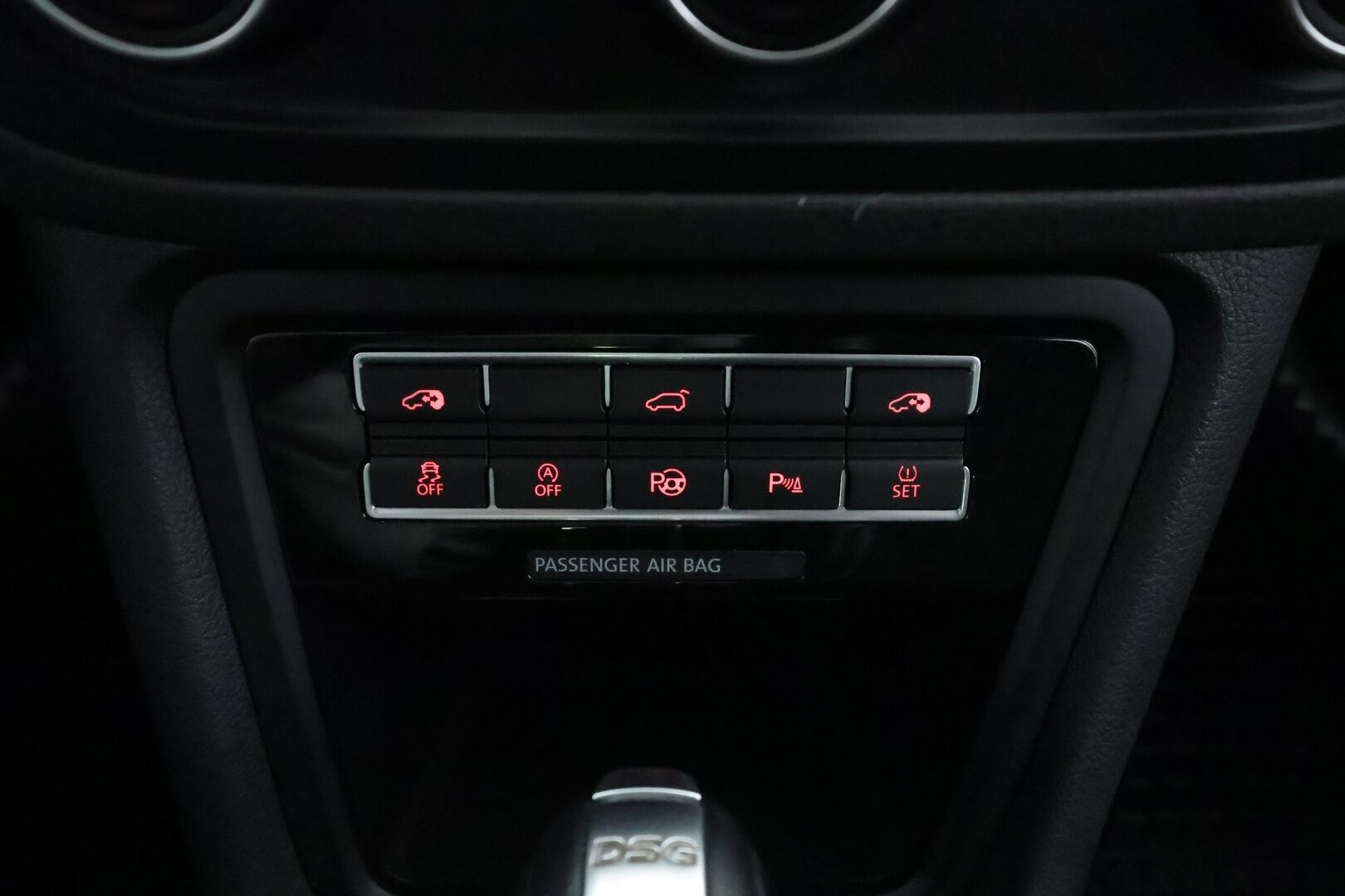 Volkswagen Sharan 2016 Comfortline 2,0 TDI 110 kW DSG 7-P * Webasto / Koukku / P.Tutkat / Vakkari / Xenon / Navi * - *7-Paikkanen / Suomi-auto / Kahdet renkaat aluvanteilla / Merkkihuollot - HULLUT AVAJAISHULINAT KORKOTARJOUS 3,29 %