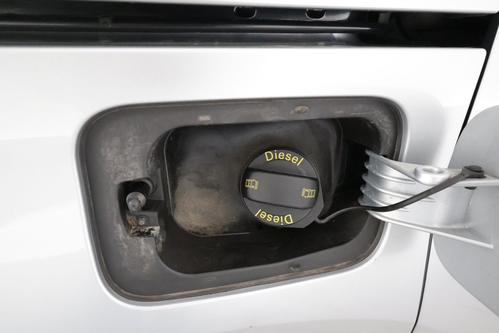 Volkswagen Sharan 2016 Comfortline 2,0 TDI 110 kW DSG 7-P * Webasto / Koukku / P.Tutkat / Vakkari / Xenon / Navi * - Suomi-auto / Kahdet renkaat aluvanteilla / Merkkihuollot