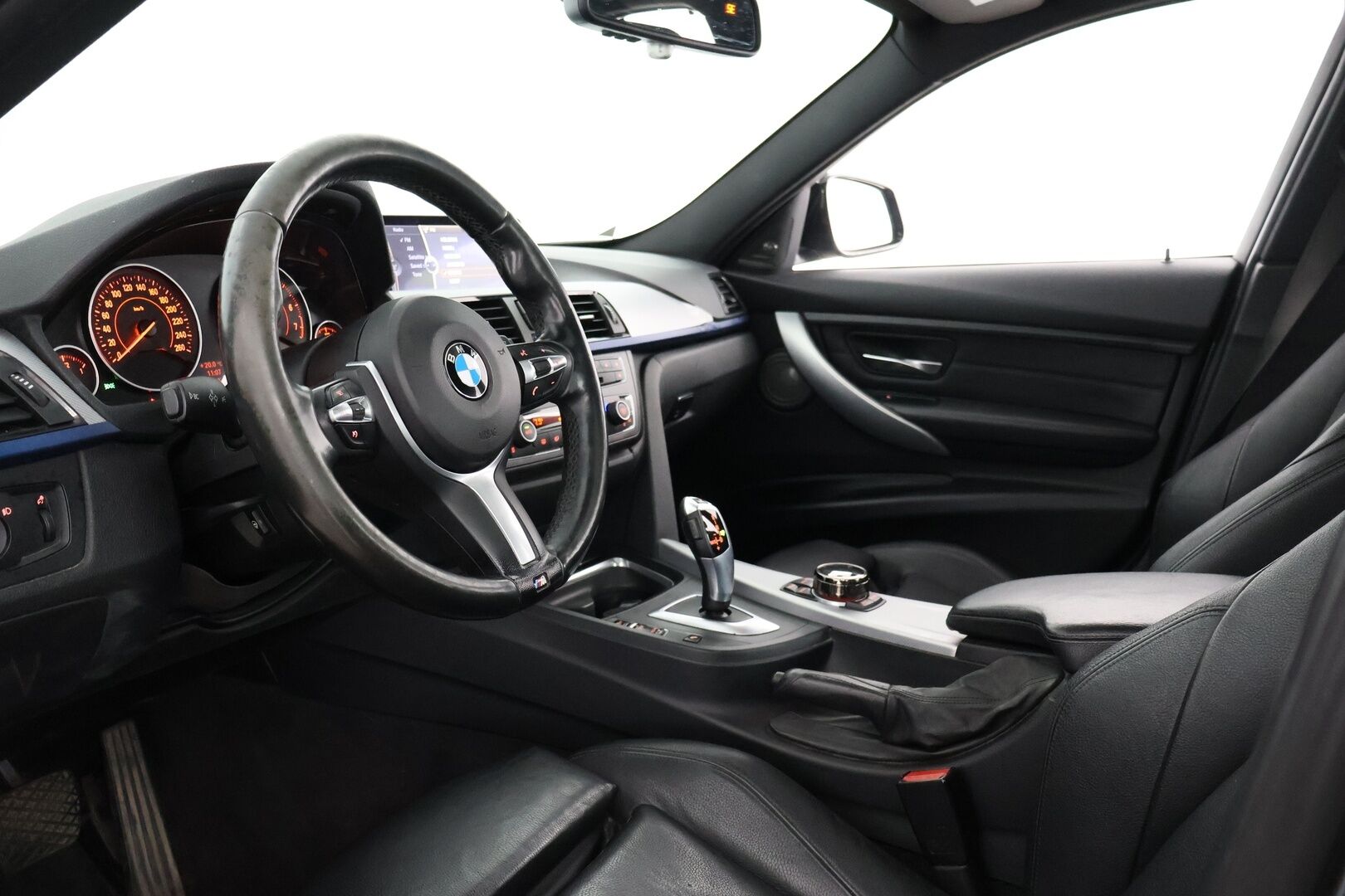 BMW 328 2013 TwinPower Turbo M-Sport A F30 Sedan - Myydään vain yrityksille - HUD | PANORAMA | MUISTIPENKKI | COMFORT ACCESS | H/K | P-KAMERA | YritysOutlet - Myydään vain yrityksille