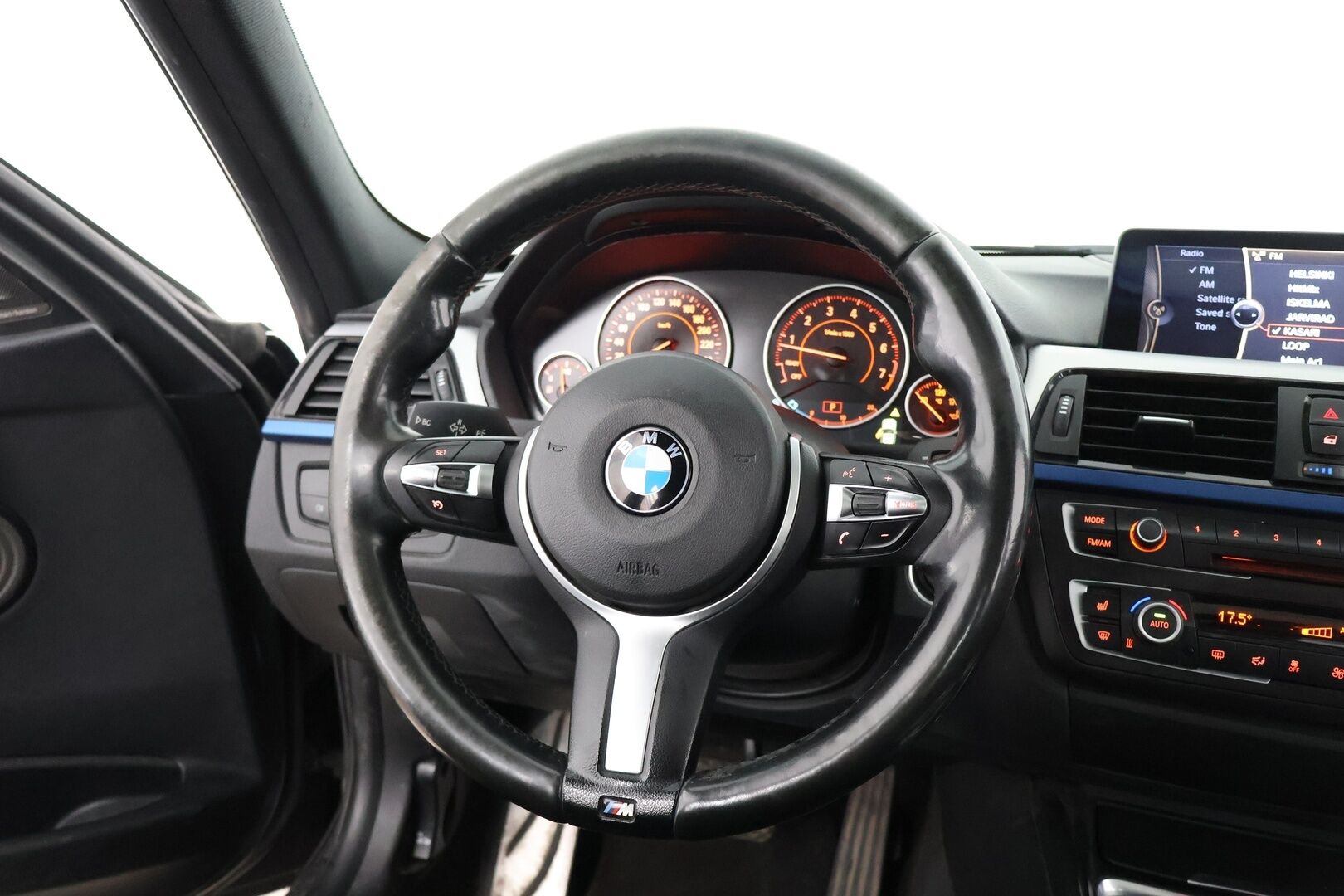 BMW 328 2013 TwinPower Turbo M-Sport A F30 Sedan - Myydään vain yrityksille - HUD | PANORAMA | MUISTIPENKKI | COMFORT ACCESS | H/K | P-KAMERA | YritysOutlet - Myydään vain yrityksille