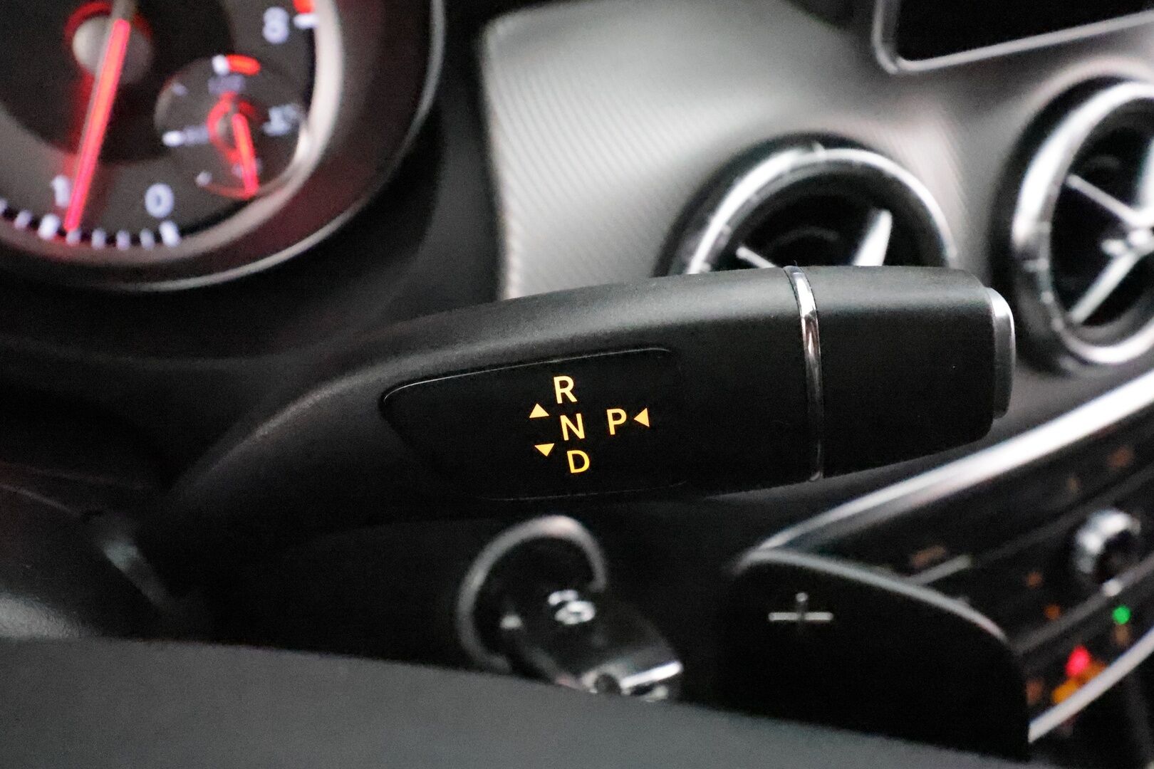 Mercedes-Benz CLA 2016 180 A Shooting Brake Premium Business **Xenon / P.kamera / Sporttipenkit / Vakkari / Sisätilanlämmitin** - Suomi-auto / Kahdet Renkaat