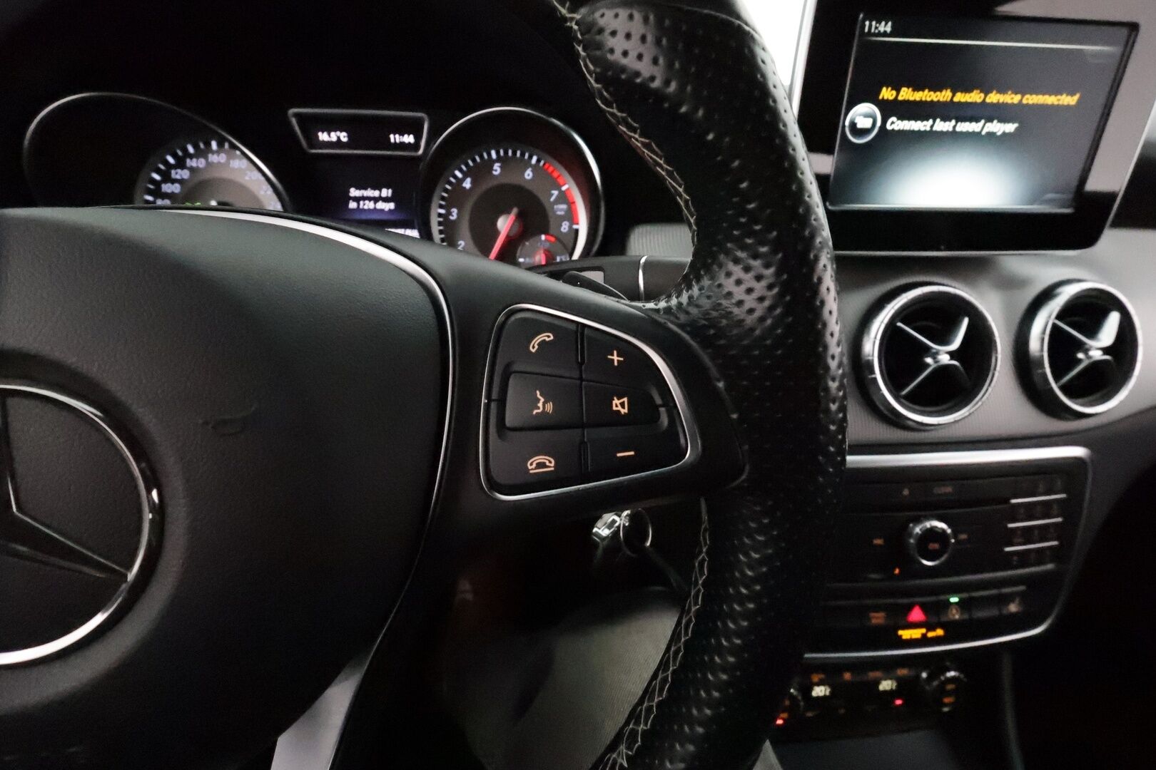Mercedes-Benz CLA 2016 180 A Shooting Brake Premium Business **Xenon / P.kamera / Sporttipenkit / Vakkari / Sisätilanlämmitin** - Suomi-auto / Kahdet Renkaat
