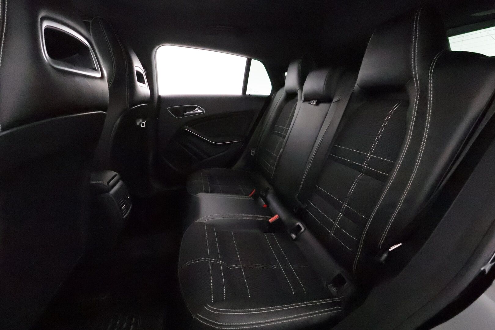 Mercedes-Benz CLA 2016 180 A Shooting Brake Premium Business **Xenon / P.kamera / Sporttipenkit / Vakkari / Sisätilanlämmitin** - Suomi-auto / Kahdet Renkaat