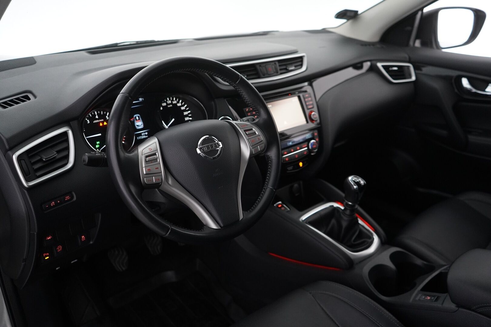 Nissan Qashqai 2016 DIG-T 163 Business 360 2WD 6M/T E6 Leather *360-Kamera / Nahat / Koukku / Lane Assist* - 1-Omisteinen Suomi-auto / Kahdet Nissanin vanteet / Juuri huollettu 