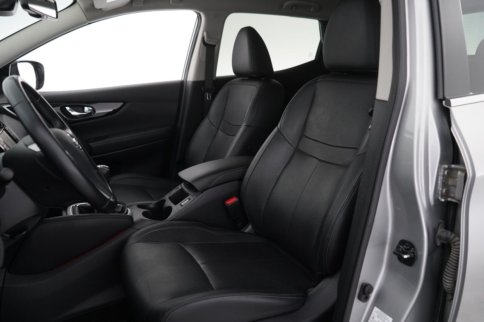 Nissan Qashqai 2016 DIG-T 163 Business 360 2WD 6M/T E6 Leather *360-Kamera / Nahat / Koukku / Lane Assist* - 1-Omisteinen Suomi-auto / Kahdet Nissanin vanteet / Juuri huollettu 
