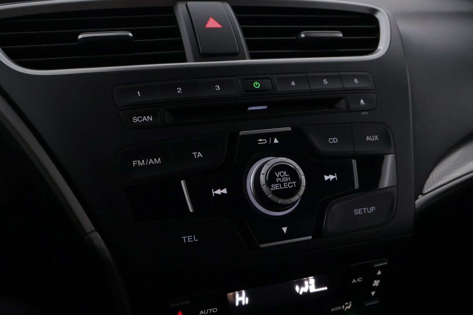 Honda Civic 2015 5D 1,4i Comfort *Suomi-auto / Vakkari / 2x renkaat ja vanteet / Huoltokirja / Bluetooth* - Juuri huollettu / Siistikuntoinen / Tarkka huoltokirja