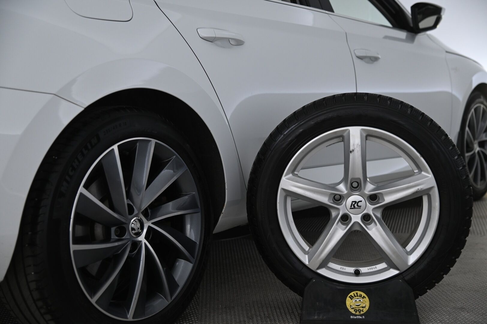 Skoda Superb 2016 Combi 2,0 TSI 280 4x4 L&K DSG Autom. - ACC | Ilmastoidut ruskeat sähkönahat | Panorama | Canton | Koukku | Webasto | Kessy | Appconnect | Blis | Ambient | Suomiauto