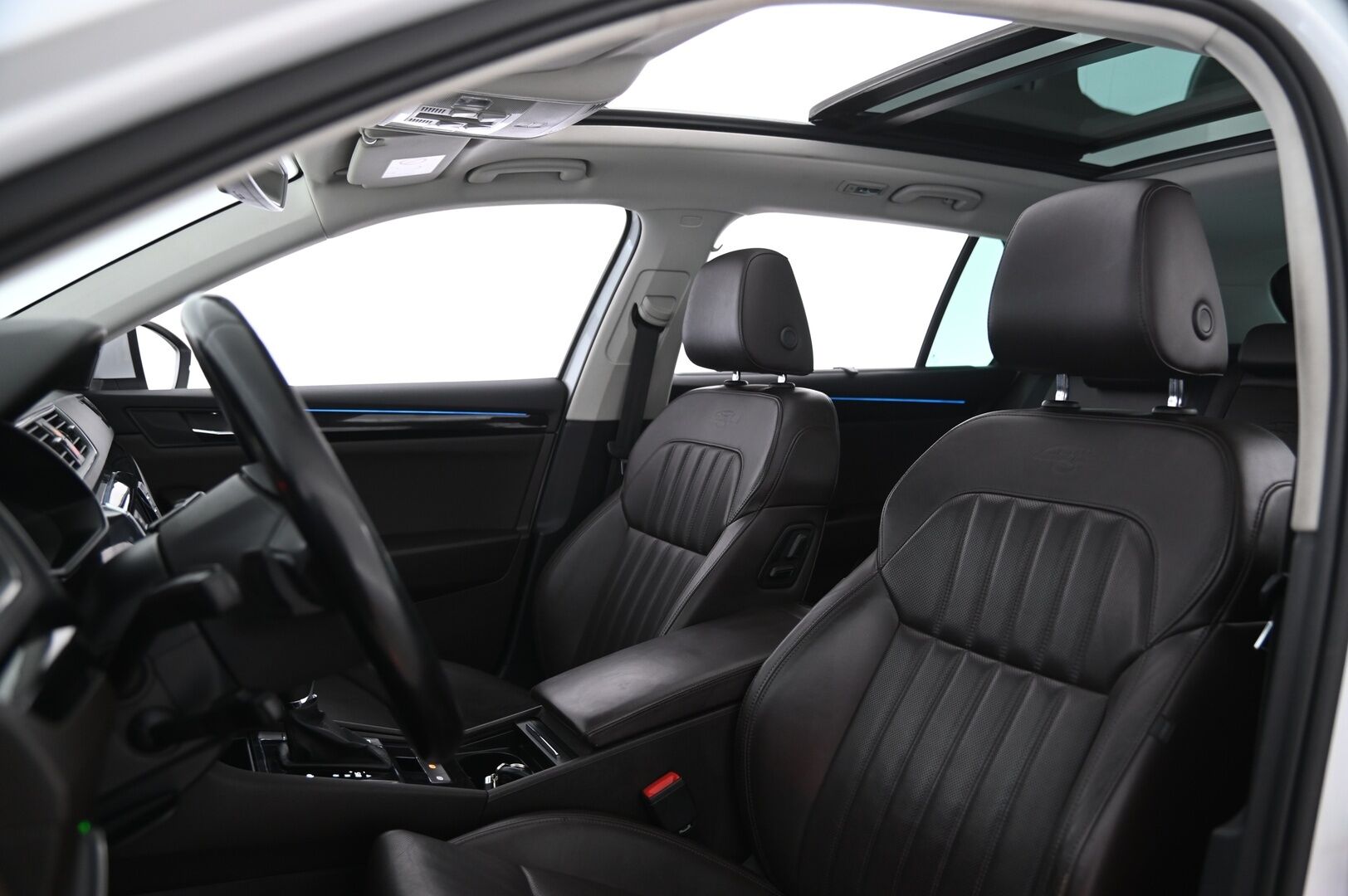 Skoda Superb 2016 Combi 2,0 TSI 280 4x4 L&K DSG Autom. - ACC | Ilmastoidut ruskeat sähkönahat | Panorama | Canton | Koukku | Webasto | Kessy | Appconnect | Blis | Ambient | Suomiauto