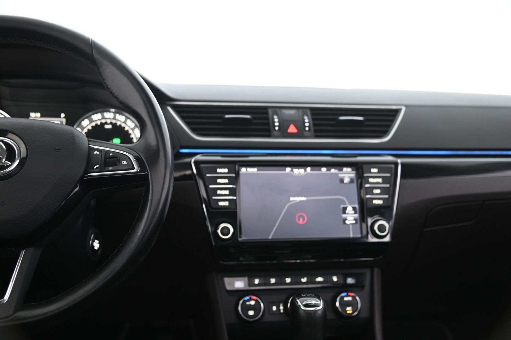 Skoda Superb 2016 Combi 2,0 TSI 280 4x4 L&K DSG Autom. - ACC | Ilmastoidut ruskeat sähkönahat | Panorama | Canton | Koukku | Webasto | Kessy | Appconnect | Blis | Ambient | Suomiauto