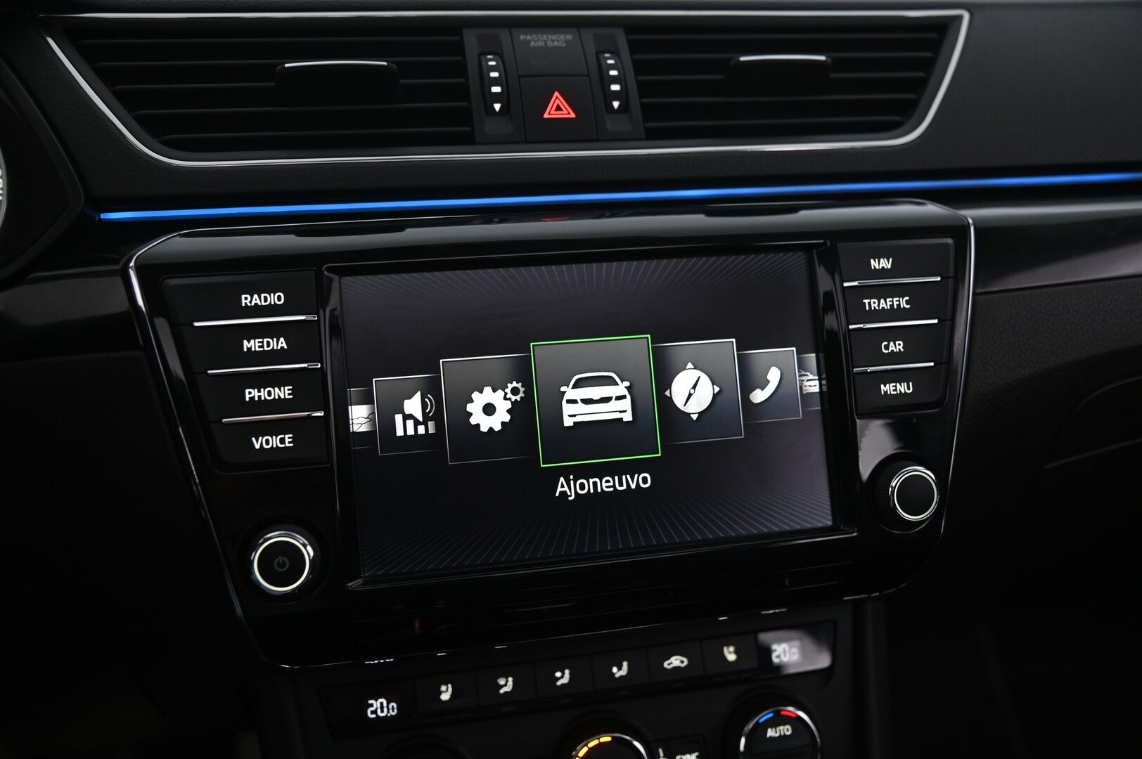 Skoda Superb 2016 Combi 2,0 TSI 280 4x4 L&K DSG Autom. - ACC | Ilmastoidut ruskeat sähkönahat | Panorama | Canton | Koukku | Webasto | Kessy | Appconnect | Blis | Ambient | Suomiauto