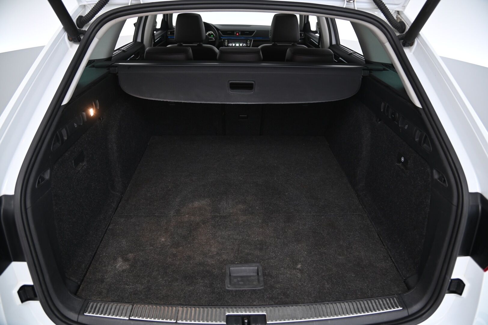 Skoda Superb 2016 Combi 2,0 TSI 280 4x4 L&K DSG Autom. - ACC | Ilmastoidut ruskeat sähkönahat | Panorama | Canton | Koukku | Webasto | Kessy | Appconnect | Blis | Ambient | Suomiauto