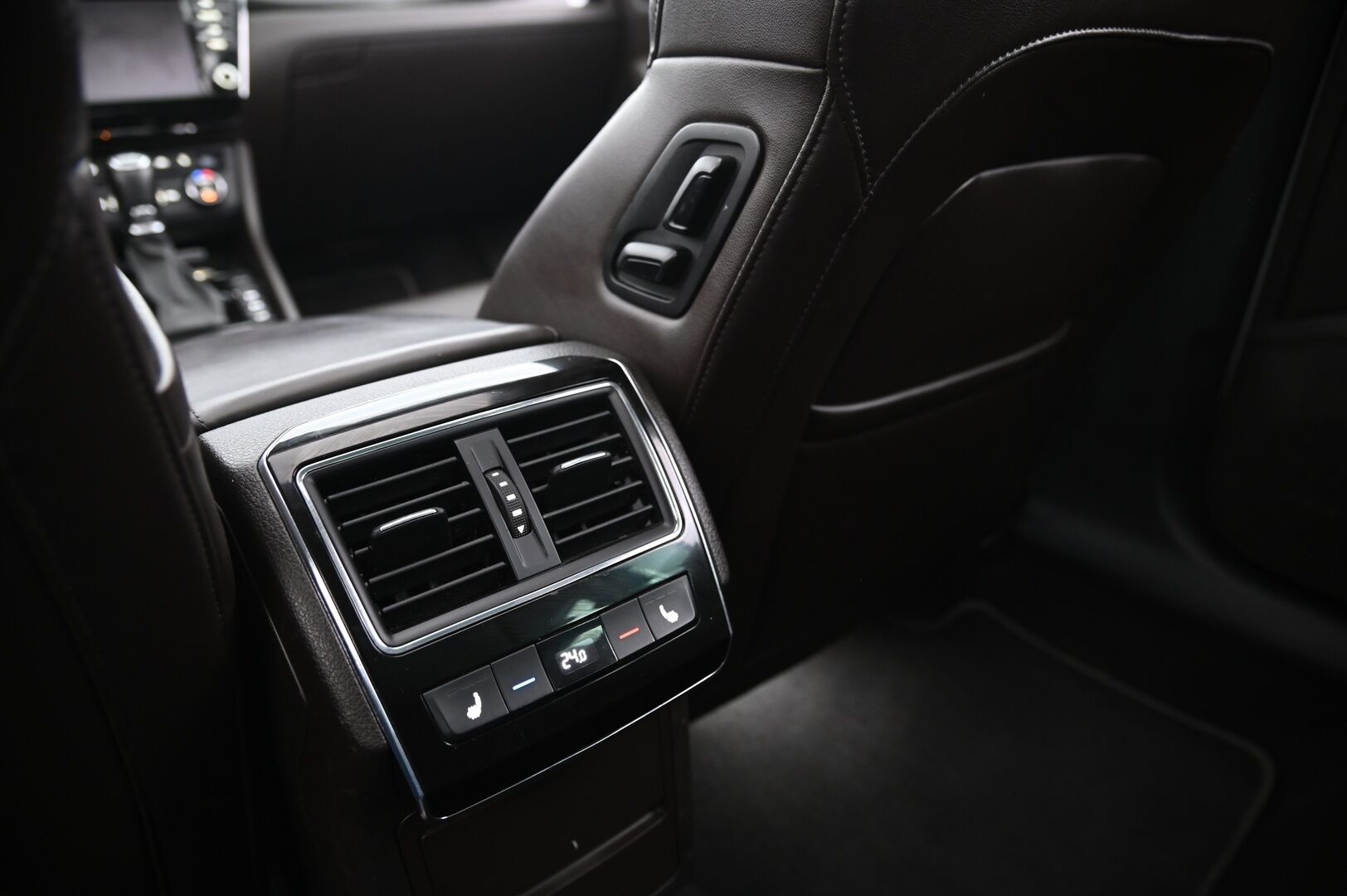 Skoda Superb 2016 Combi 2,0 TSI 280 4x4 L&K DSG Autom. - ACC | Ilmastoidut ruskeat sähkönahat | Panorama | Canton | Koukku | Webasto | Kessy | Appconnect | Blis | Ambient | Suomiauto