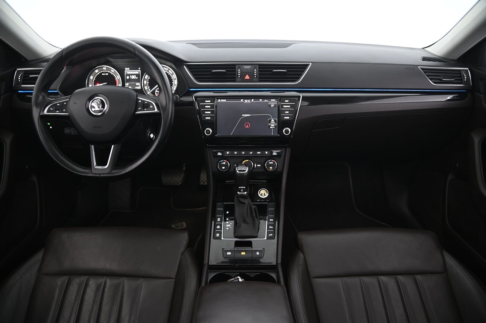 Skoda Superb 2016 Combi 2,0 TSI 280 4x4 L&K DSG Autom. - ACC | Ilmastoidut ruskeat sähkönahat | Panorama | Canton | Koukku | Webasto | Kessy | Appconnect | Blis | Ambient | Suomiauto