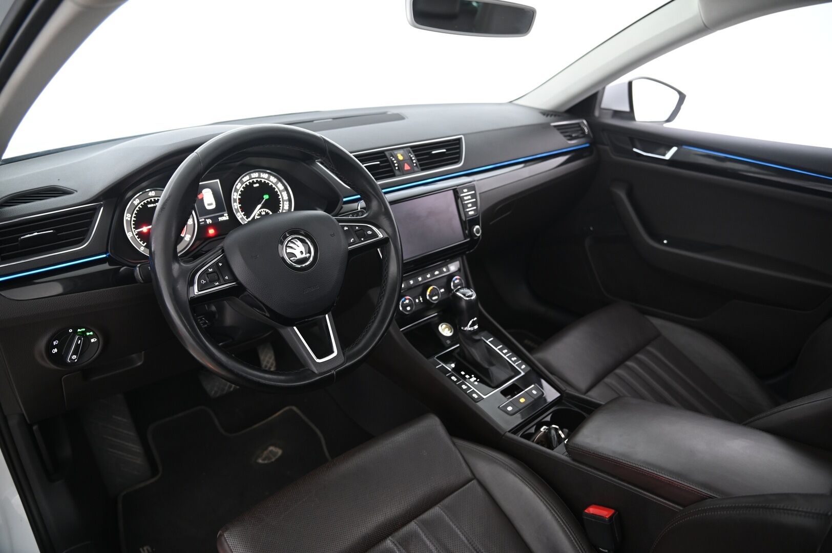 Skoda Superb 2016 Combi 2,0 TSI 280 4x4 L&K DSG Autom. - ACC | Ilmastoidut ruskeat sähkönahat | Panorama | Canton | Koukku | Webasto | Kessy | Appconnect | Blis | Ambient | Suomiauto
