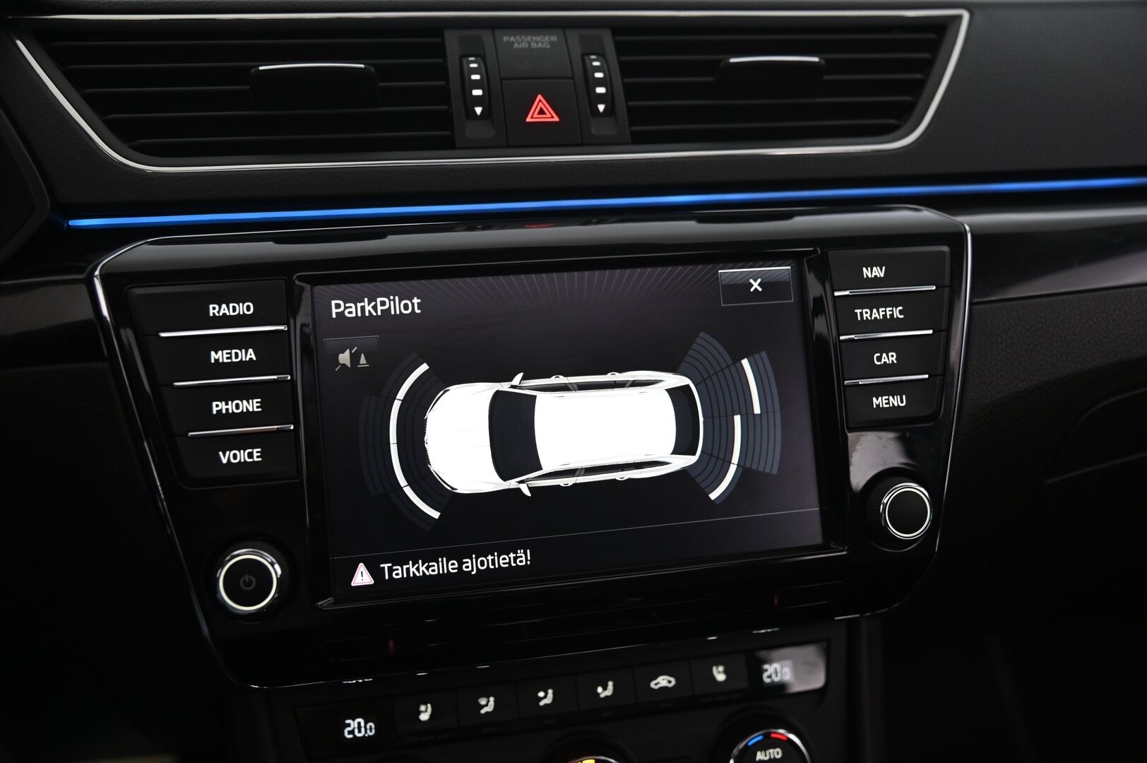Skoda Superb 2016 Combi 2,0 TSI 280 4x4 L&K DSG Autom. - ACC | Ilmastoidut ruskeat sähkönahat | Panorama | Canton | Koukku | Webasto | Kessy | Appconnect | Blis | Ambient | Suomiauto