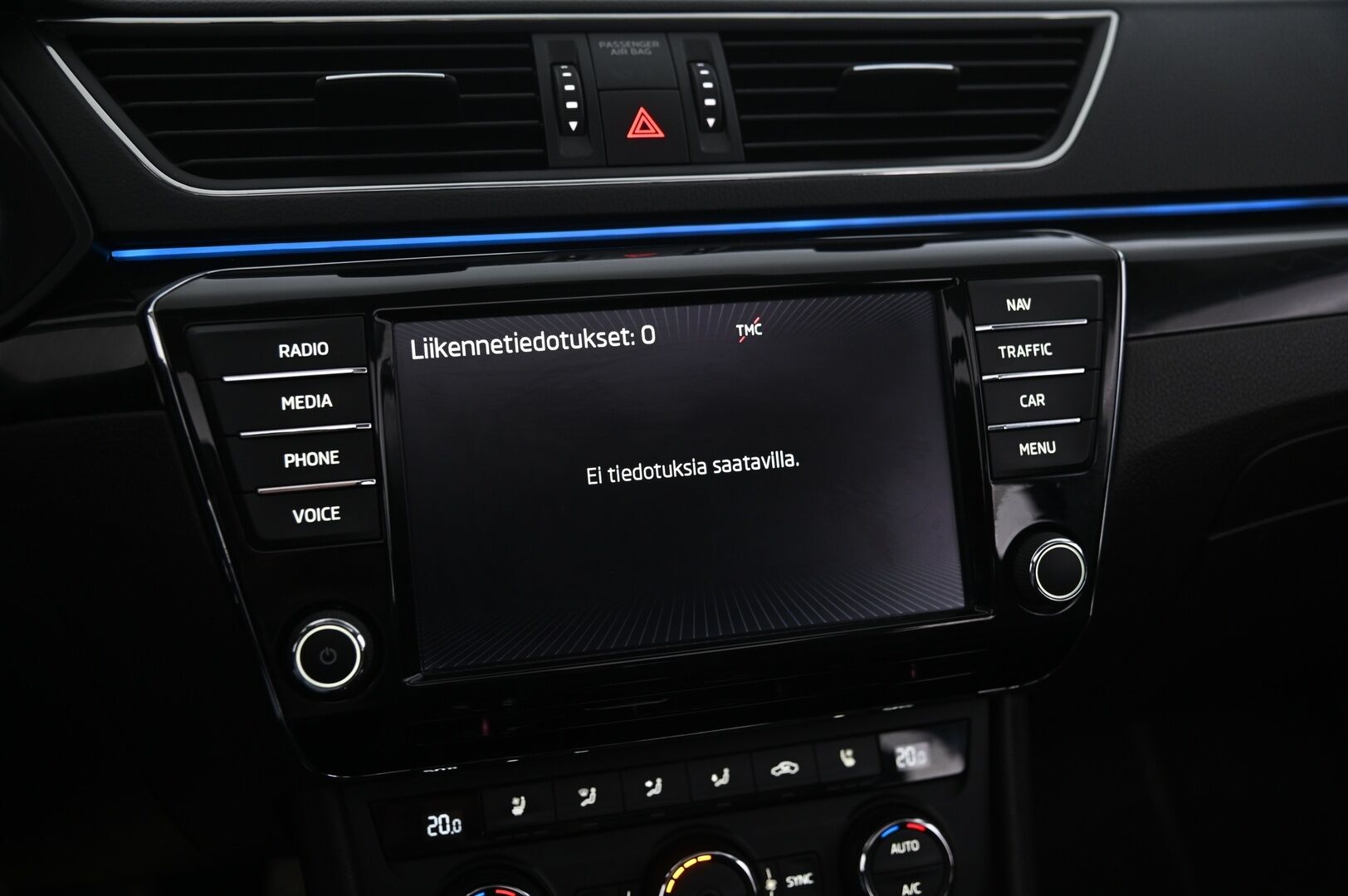 Skoda Superb 2016 Combi 2,0 TSI 280 4x4 L&K DSG Autom. - ACC | Ilmastoidut ruskeat sähkönahat | Panorama | Canton | Koukku | Webasto | Kessy | Appconnect | Blis | Ambient | Suomiauto