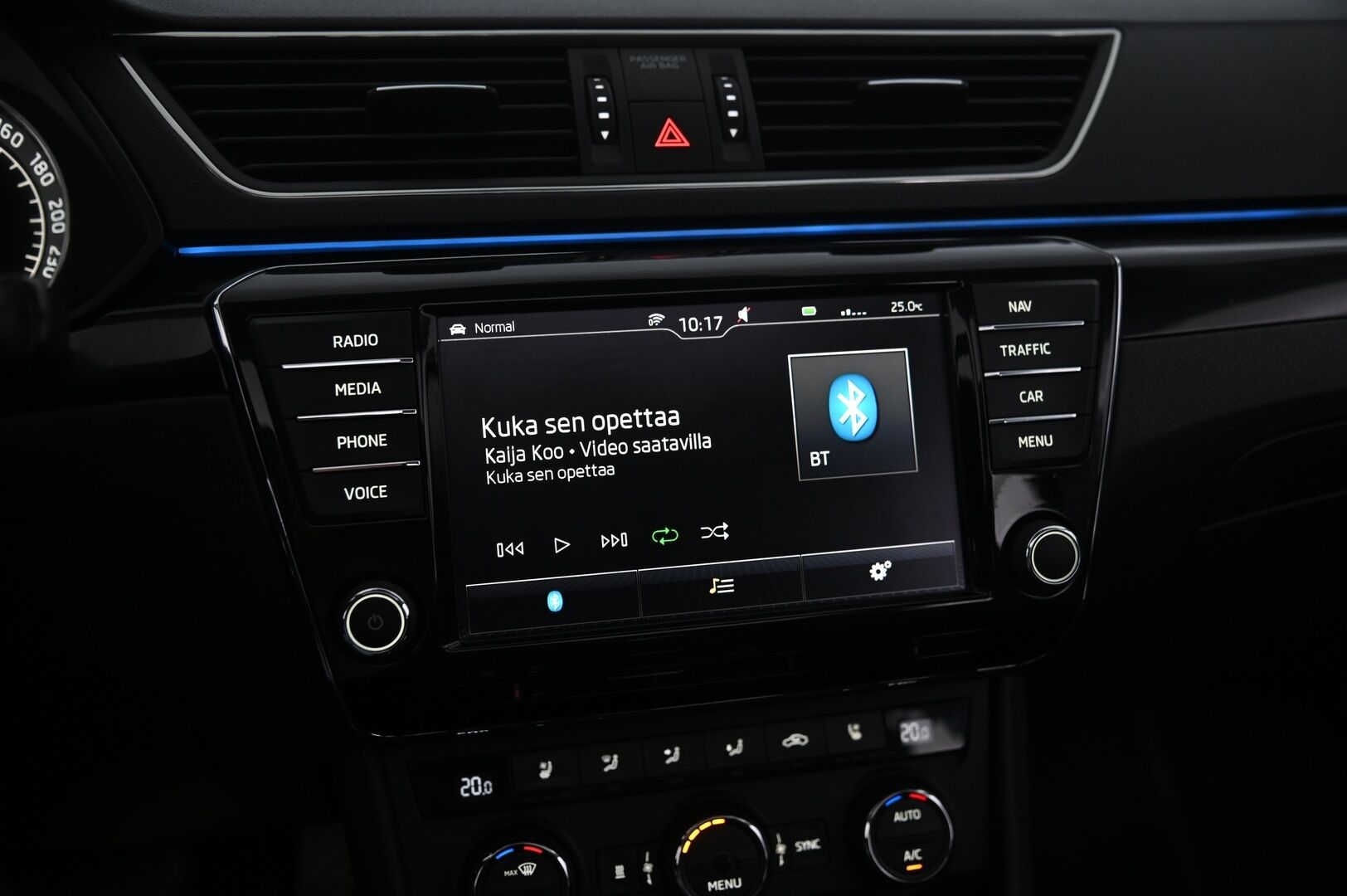Skoda Superb 2016 Combi 2,0 TSI 280 4x4 L&K DSG Autom. - ACC | Ilmastoidut ruskeat sähkönahat | Panorama | Canton | Koukku | Webasto | Kessy | Appconnect | Blis | Ambient | Suomiauto