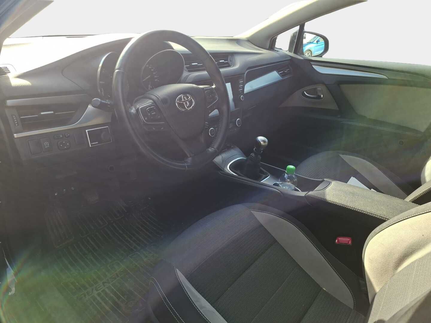 Toyota Avensis 2015 1,6 D-4D Active Touring Sports - Webasto | Vetokoukku | P.kamera | Navigointi | Autom.ilmastointi | Täydellinen huoltokirja