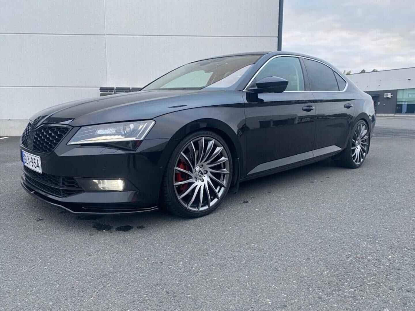 Skoda Superb 2016 2,0 TSI 280 4x4 L&K DSG Autom. - Tulossa myyntiin! ** Webasto / Muistinahat / Koukku / Canton / Kattoluukku / Ilmastoidut etuistuimet **