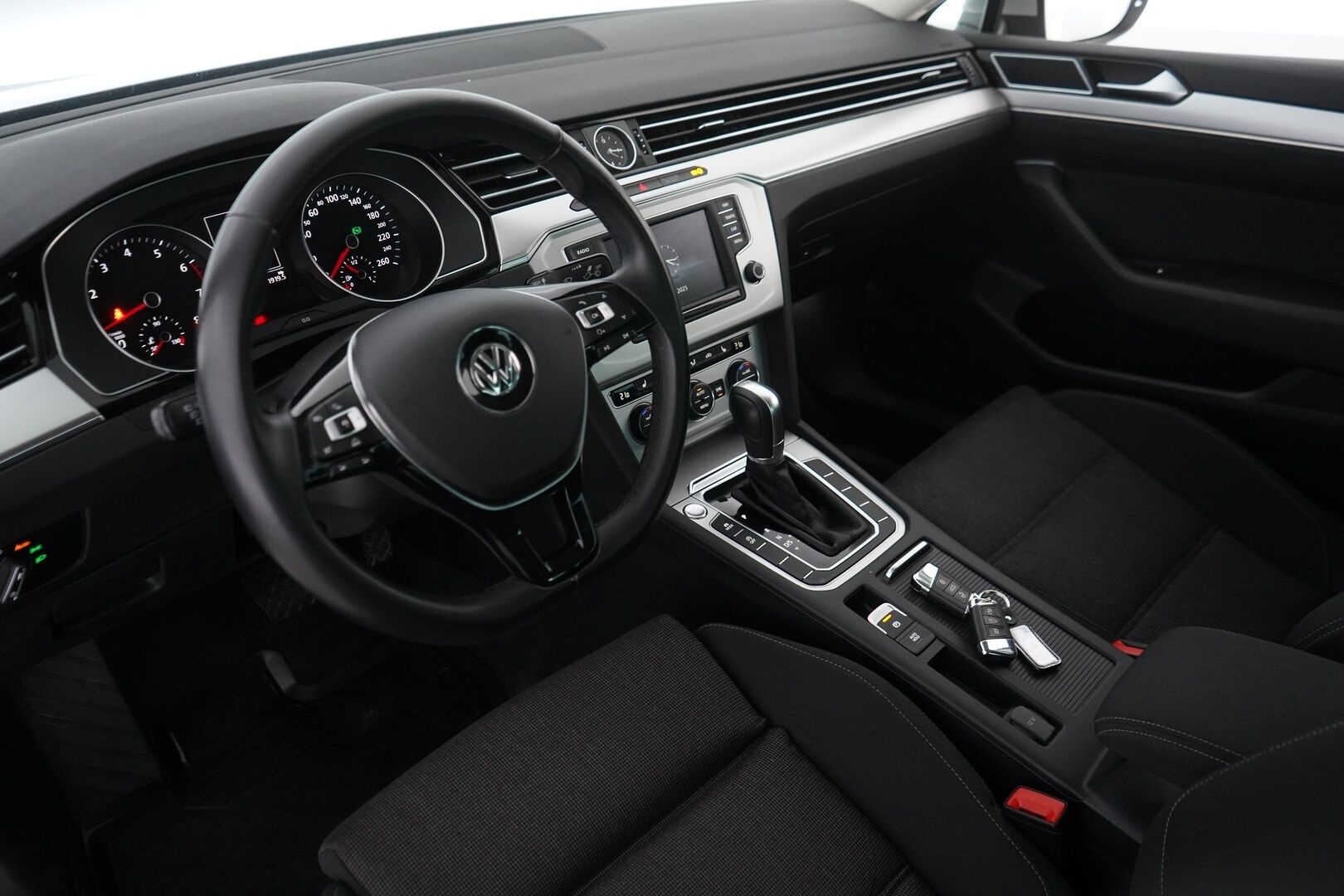 Volkswagen Passat 2016 1.4 Sedan Comfortline 92kW DSG *ACC / Tutkat / Lohko / Kamera / Navi* - Suomi-auto / Jakohihna vaihdettu 100 tkm / Tuulilasi uusittu juuri / Merkkiliikkeen huoltohistoria