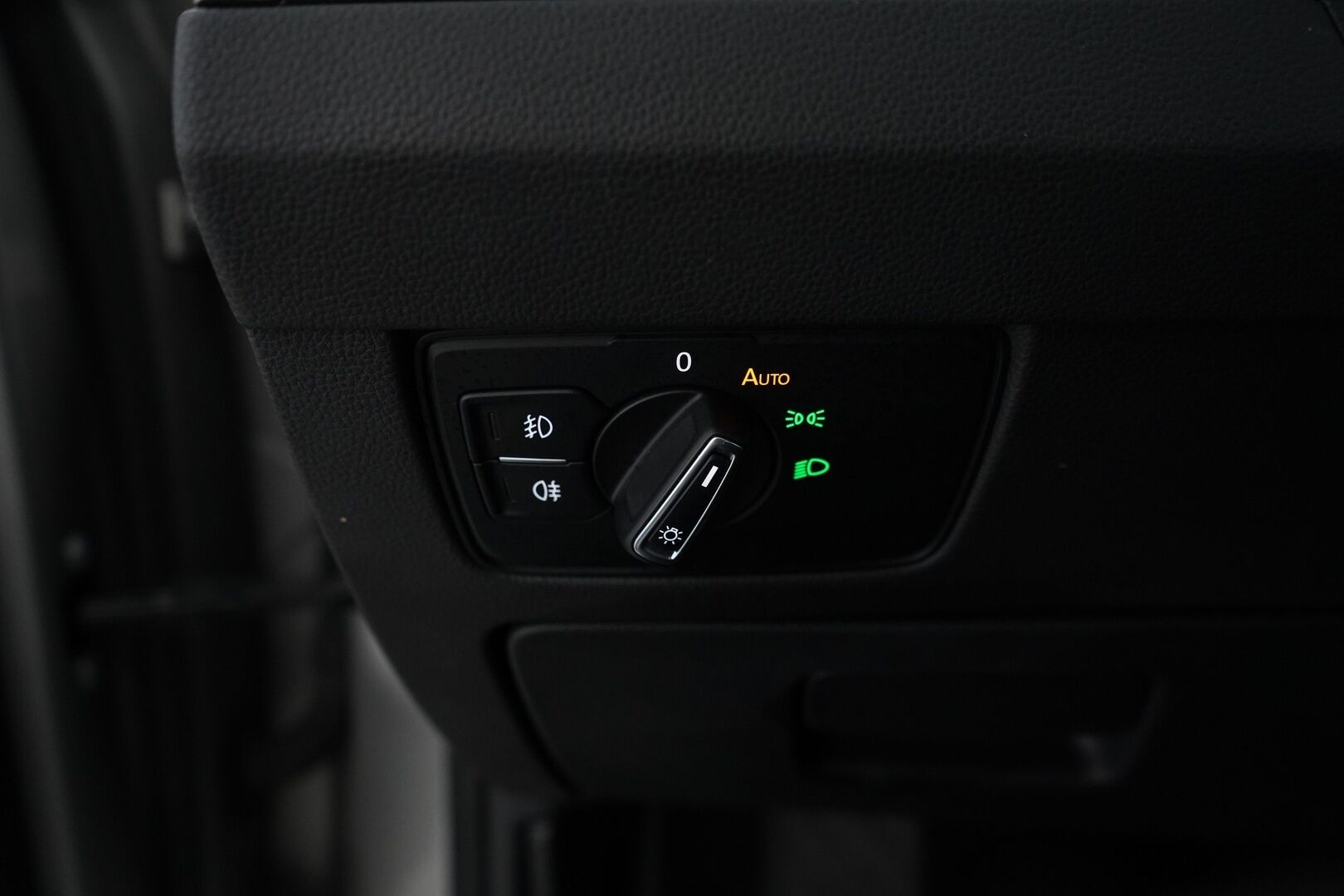 Volkswagen Passat 2016 1.4 TSI Sedan Comfortline 92kW DSG *ACC / Tutkat / Lohko / Kamera / Navi* - Suomi-auto / Jakohihna vaihdettu 100 tkm / Tuulilasi uusittu juuri / Merkkiliikkeen huoltohistoria