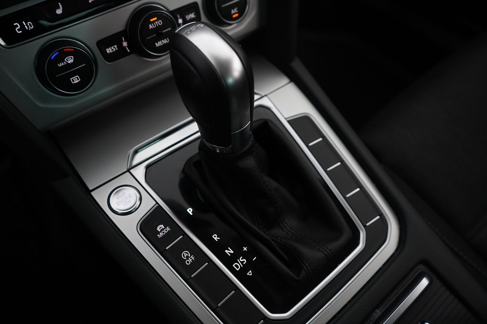 Volkswagen Passat 2016 1.4 Sedan Comfortline 92kW DSG *ACC / Tutkat / Lohko / Kamera / Navi* - Suomi-auto / Jakohihna vaihdettu 100 tkm / Tuulilasi uusittu juuri / Merkkiliikkeen huoltohistoria