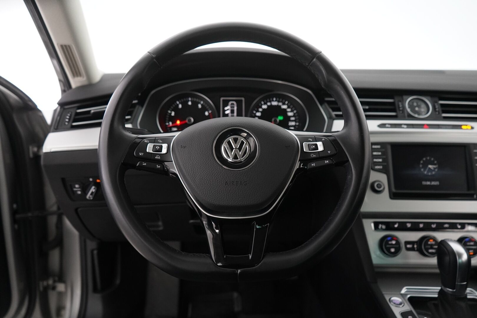 Volkswagen Passat 2016 1.4 Sedan Comfortline 92kW DSG *ACC / Tutkat / Lohko / Kamera / Navi* - Suomi-auto / Jakohihna vaihdettu 100 tkm / Tuulilasi uusittu juuri / Merkkiliikkeen huoltohistoria