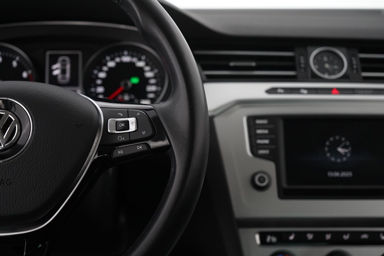 Volkswagen Passat 2016 1.4 Sedan Comfortline 92kW DSG *ACC / Tutkat / Lohko / Kamera / Navi* - Suomi-auto / Jakohihna vaihdettu 100 tkm / Tuulilasi uusittu juuri / Merkkiliikkeen huoltohistoria