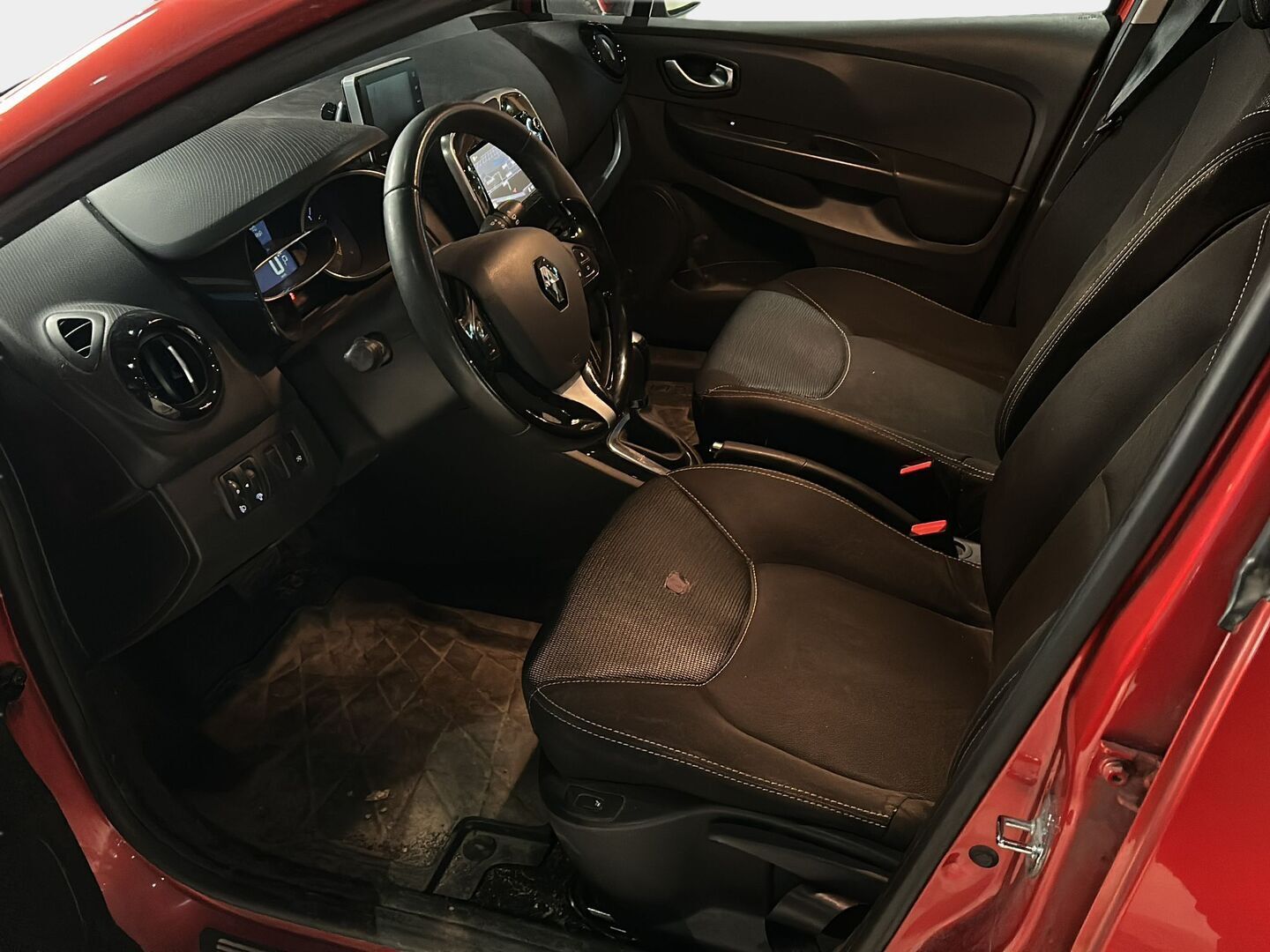 Renault Clio 2016 Sport Tourer TCe 120 S&S EDC-aut Navi Style * Suomiauto / Vetokoukku / Vakkari / Lohko&Sisäpistoke / Navi! - 2x Huippurenkaat / Hyvin huollettu! - HULLUT AVAJAISHULINAT KORKOTARJOUS 3,29 %