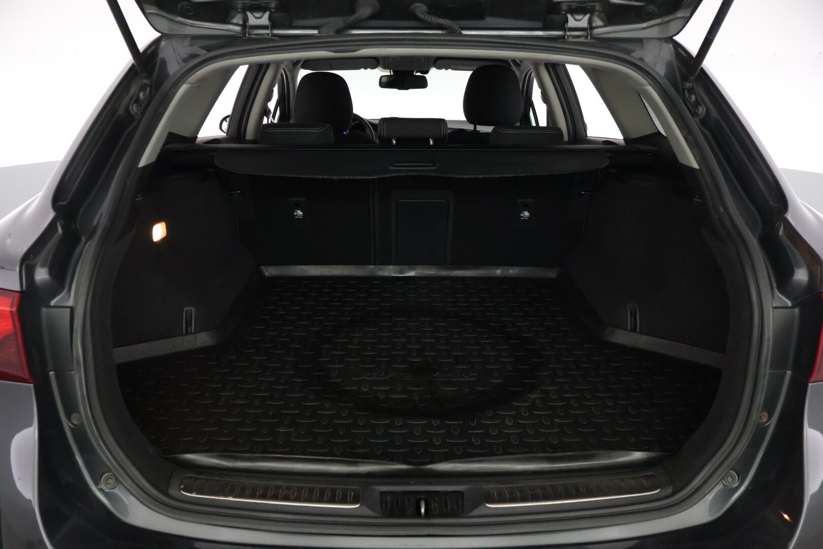 Toyota Avensis 2016 1,8 Valvematic Active Touring Sports Multidrive S ** Lohkolämmitin / Vakkari / Navi / P-kamera ** - 2-omisteinen / Suomi-auto