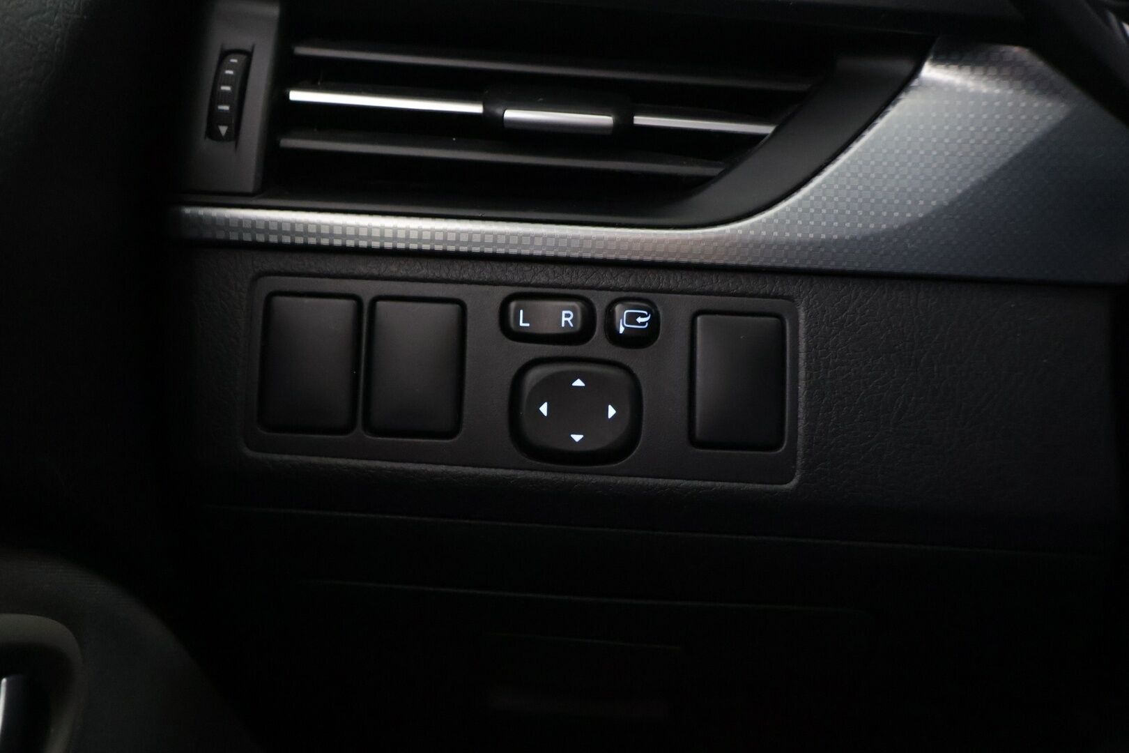 Toyota Avensis 2016 1,8 Valvematic Active Touring Sports Multidrive S ** Lohkolämmitin / Vakkari / Navi / P-kamera ** - 2-omisteinen / Suomi-auto