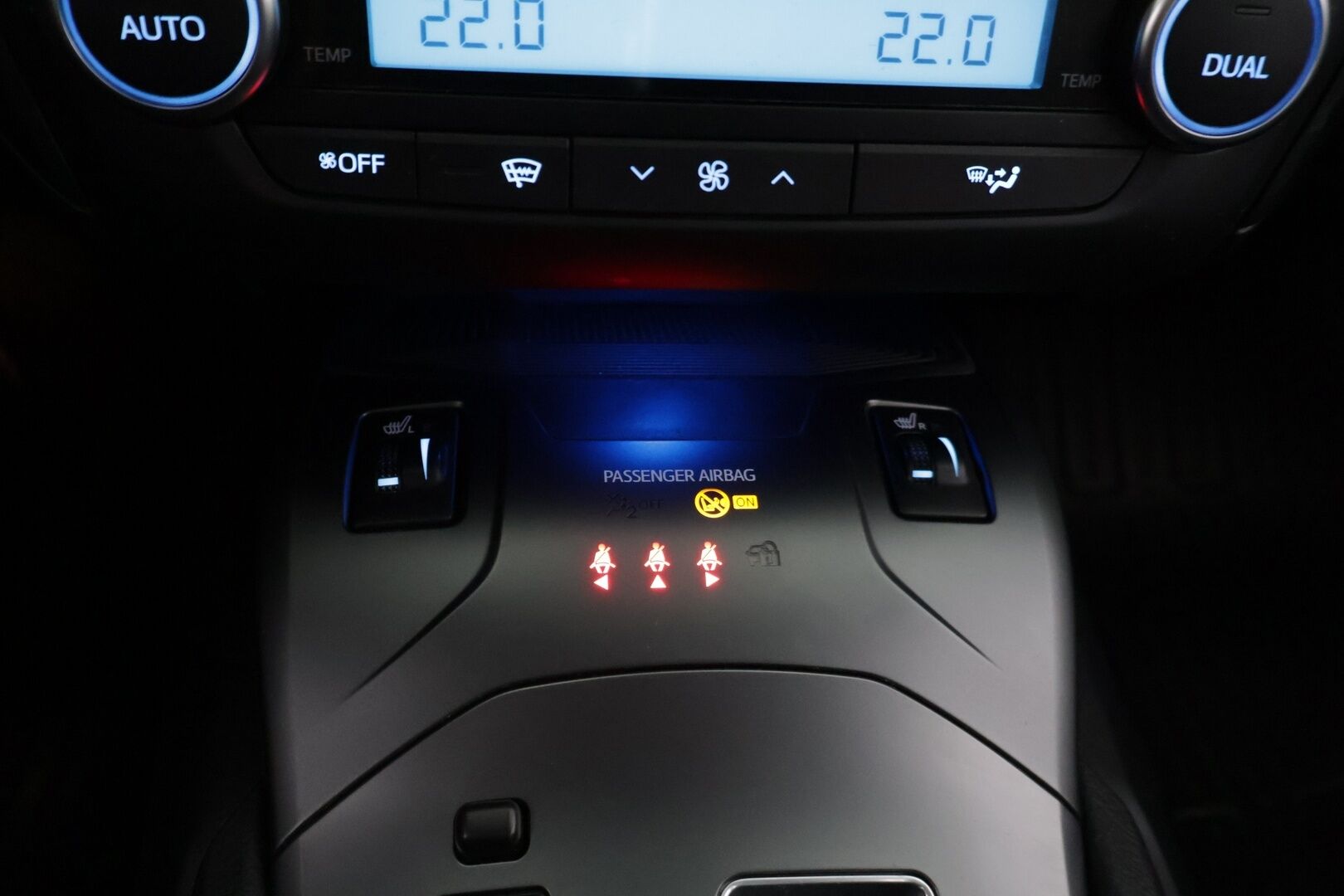 Toyota Avensis 2016 1,8 Valvematic Active Touring Sports Multidrive S ** Lohkolämmitin / Vakkari / Navi / P-kamera ** - 2-omisteinen / Suomi-auto