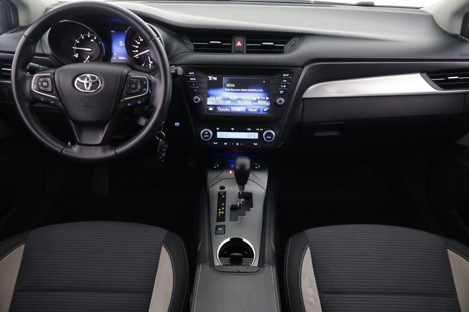 Toyota Avensis 2016 1,8 Valvematic Active Touring Sports Multidrive S ** Lohkolämmitin / Vakkari / Navi / P-kamera ** - 2-omisteinen / Suomi-auto