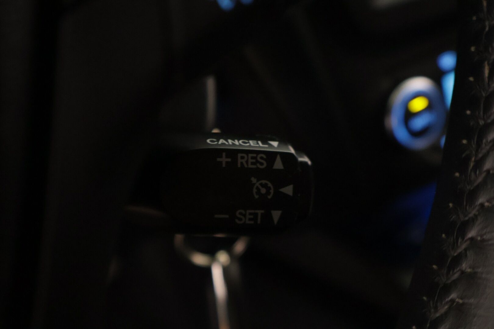 Toyota Avensis 2016 1,8 Valvematic Active Touring Sports Multidrive S ** Lohkolämmitin / Vakkari / Navi / P-kamera ** - 2-omisteinen / Suomi-auto