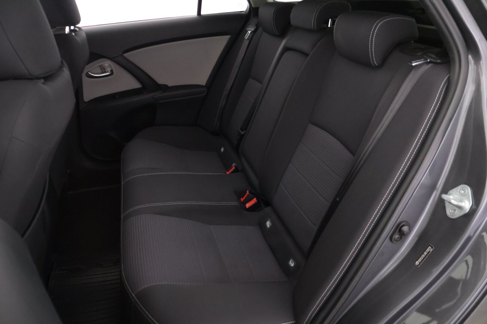 Toyota Avensis 2016 1,8 Valvematic Active Touring Sports Multidrive S ** Lohkolämmitin / Vakkari / Navi / P-kamera ** - 2-omisteinen / Suomi-auto