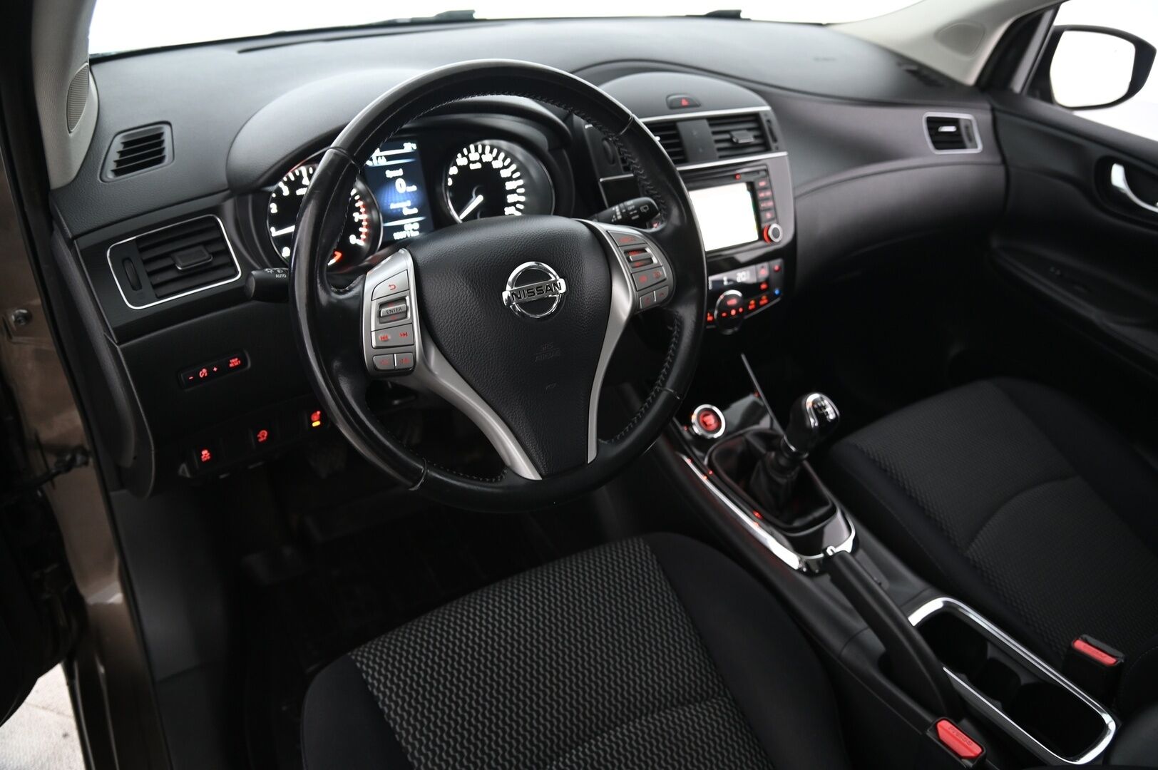 Nissan Pulsar 2016 DIG-T 115 Business 360 6M/T E6 *Suomi-Auto / 360-kamera / Vakkari / Navi / Sadetunnistin* - *Juuri saapunut tyylikäs Nissan Pulsar! / Lohko+pistoke / Kessy / 2XRenkaat / Siisti*