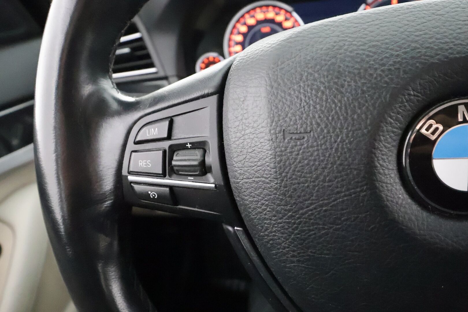 BMW 520 2016 F11 Touring 520d A xDrive Edition Exclusive *Suomi-auto / Koukku / Xenon / Sporttinahat / Digimittaristo* - *P.Tutkat / Kahdet renkaat*