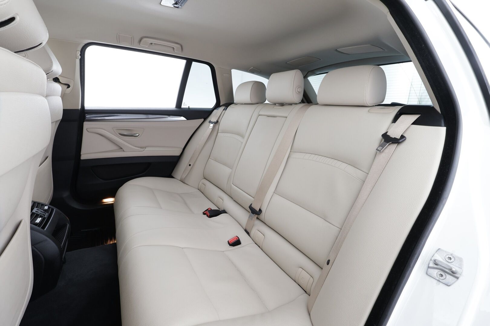 BMW 520 2016 F11 Touring 520d A xDrive Edition Exclusive * Koukku / Xenon / Sportnahat / P.Tutkat / Digimittaristo * - Suomi-auto / Kahdet renkaat - HULLUT BLACKWEEK JATKOT - KORKOTARJOUS 2,49%