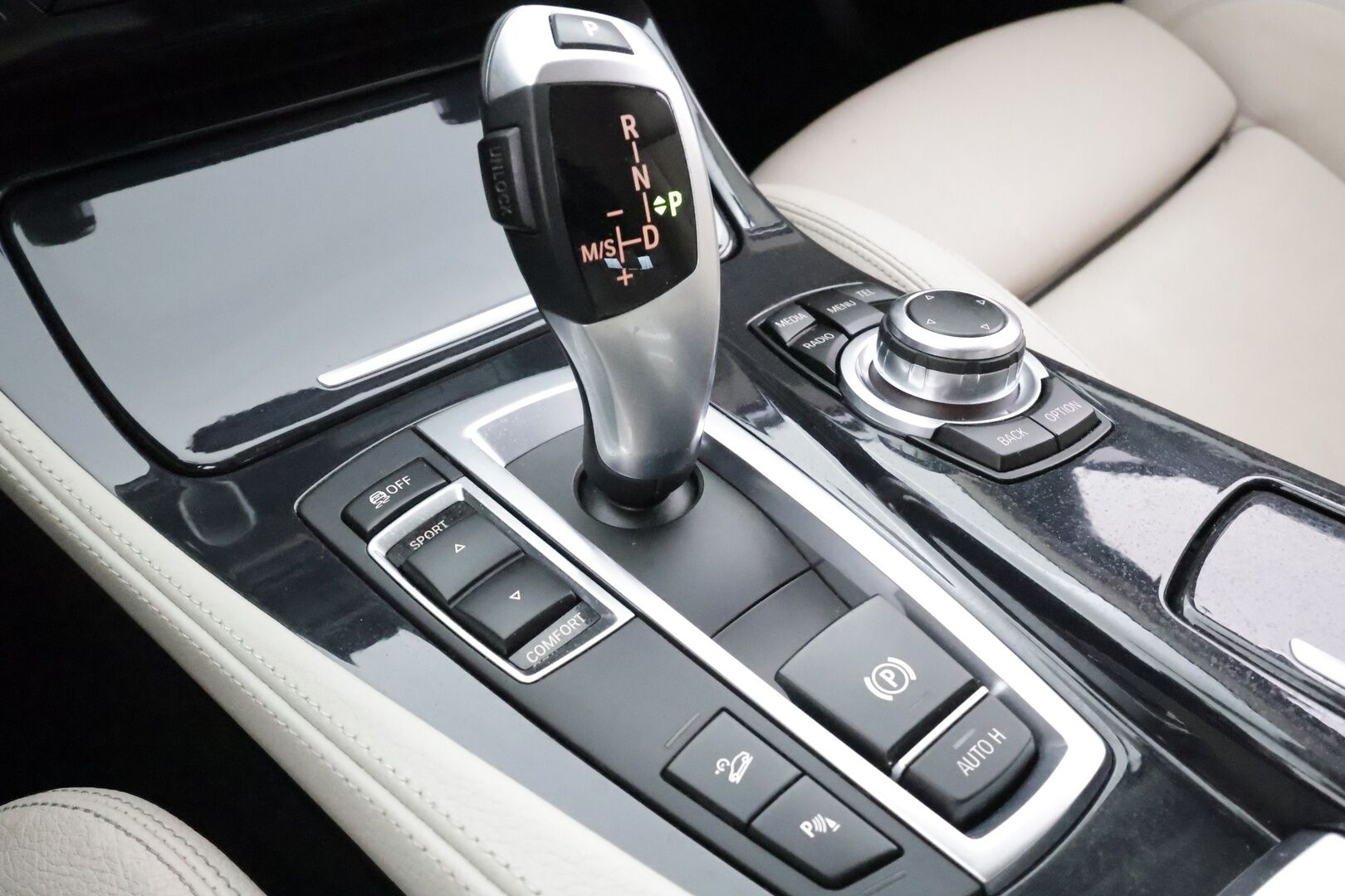 BMW 520 2016 F11 Touring 520d A xDrive Edition Exclusive * Koukku / Xenon / Sportnahat / P.Tutkat / Digimittaristo * - Suomi-auto / Kahdet renkaat - HULLUT BLACKWEEK JATKOT - KORKOTARJOUS 2,49%