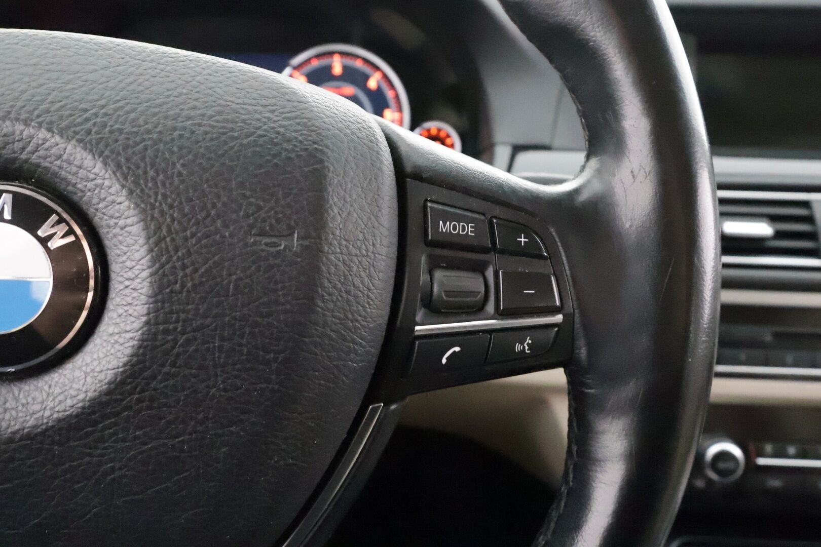 BMW 520 2016 F11 Touring 520d A xDrive Edition Exclusive * Koukku / Xenon / Sportnahat / P.Tutkat / Digimittaristo * - Suomi-auto / Kahdet renkaat - HULLUT BLACKWEEK JATKOT - KORKOTARJOUS 2,49%