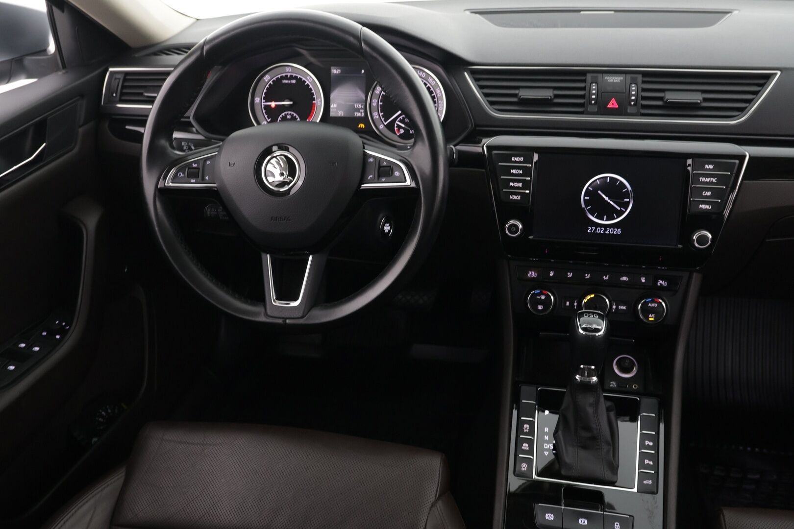 Skoda Superb 2016 Combi 2,0 TDI 190 4x4 L&K DSG Autom. * Webasto / ACC / Panorama / Canton / Ilmastoidut Muistinahat / Koukku / P-kamera * - 2-om. Suomi-auto / 2x Aluvanteet / Huippurenkaat / Upea yksilö! - HULLUT AVAJAISHULINAT KORKOTARJOUS 3,29 %