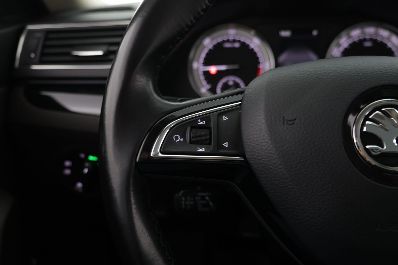 Skoda Superb 2016 Combi 2,0 TDI 190 4x4 L&K DSG Autom. / Webasto / ACC / Panorama / Canton / Ilmastoidut Muistinahat / Koukku / P-kamera - 2-om. Suomi-auto / 2x Aluvanteet / Huippurenkaat / Upea yksilö!