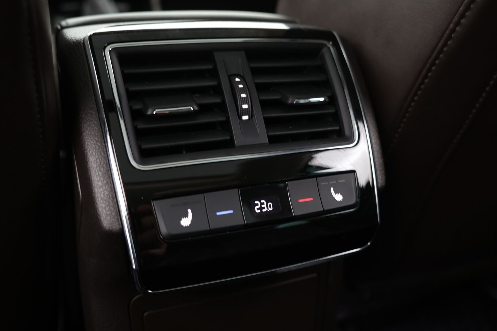 Skoda Superb 2016 Combi 2,0 TDI 190 4x4 L&K DSG Autom. / Webasto / ACC / Panorama / Canton / Ilmastoidut Muistinahat / Koukku / P-kamera - 2-om. Suomi-auto / 2x Aluvanteet / Huippurenkaat / Upea yksilö!