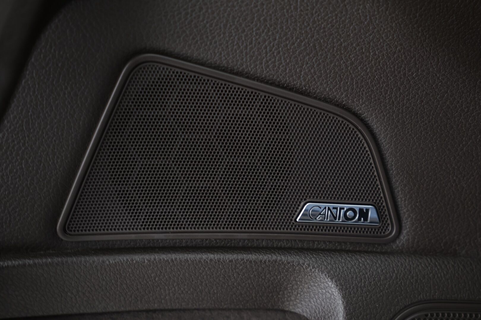 Skoda Superb 2016 Combi 2,0 TDI 190 4x4 L&K DSG Autom. * Webasto / ACC / Panorama / Canton / Ilmastoidut Muistinahat / Koukku / P-kamera * - 2-om. Suomi-auto / 2x Aluvanteet / Huippurenkaat / Upea yksilö! - HULLUT AVAJAISHULINAT KORKOTARJOUS 3,29 %