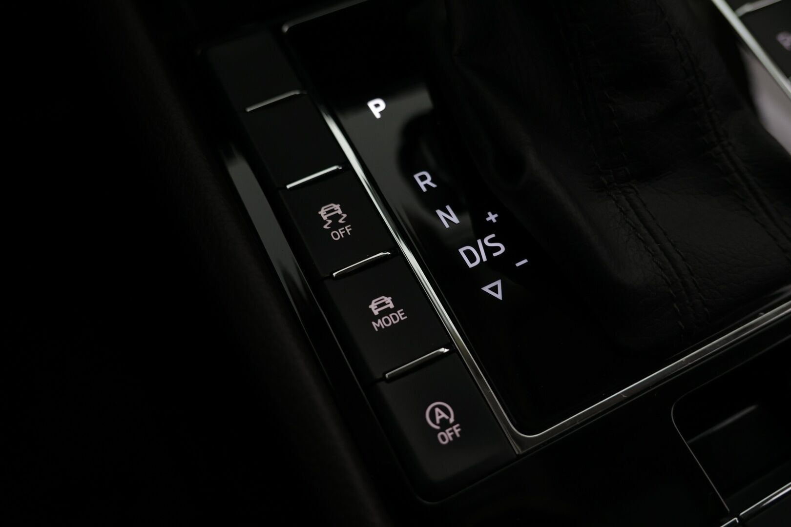 Skoda Superb 2016 Combi 2,0 TDI 190 4x4 L&K DSG Autom. / Webasto / ACC / Panorama / Canton / Ilmastoidut Muistinahat / Koukku / P-kamera - 2-om. Suomi-auto / 2x Aluvanteet / Huippurenkaat / Upea yksilö!