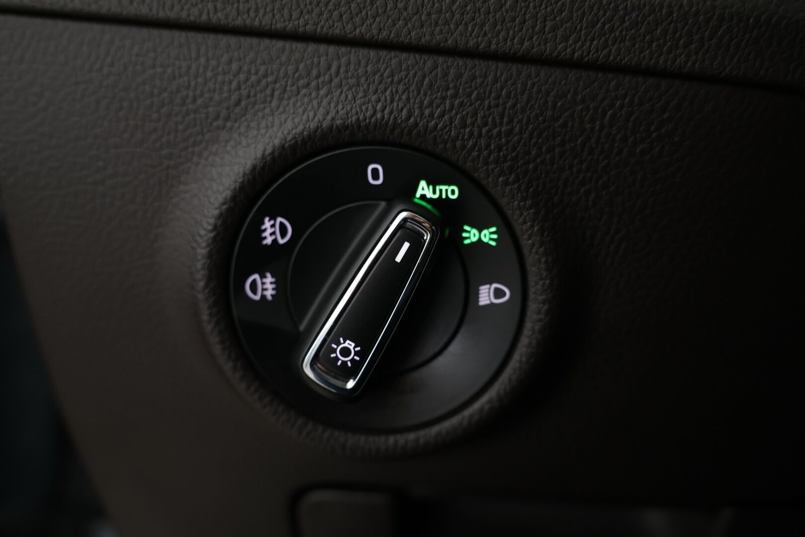 Skoda Superb 2016 Combi 2,0 TDI 190 4x4 L&K DSG Autom. * Webasto / ACC / Panorama / Canton / Ilmastoidut Muistinahat / Koukku / P-kamera * - 2-om. Suomi-auto / 2x Aluvanteet / Huippurenkaat / Upea yksilö! - HULLUT AVAJAISHULINAT KORKOTARJOUS 3,29 %