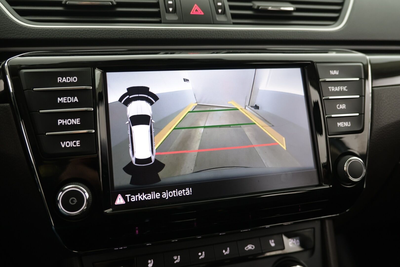 Skoda Superb 2016 Combi 2,0 TDI 190 4x4 L&K DSG Autom. / Webasto / ACC / Panorama / Canton / Ilmastoidut Muistinahat / Koukku / P-kamera - 2-om. Suomi-auto / 2x Aluvanteet / Huippurenkaat / Upea yksilö!