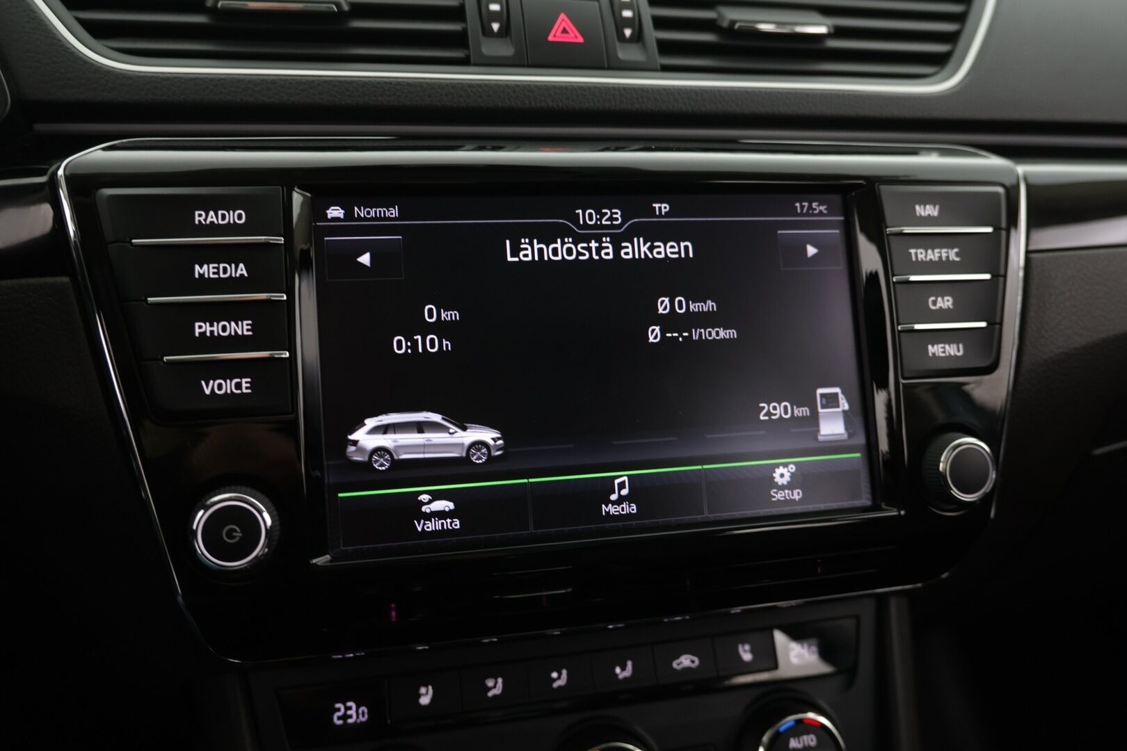 Skoda Superb 2016 Combi 2,0 TDI 190 4x4 L&K DSG Autom. * Webasto / ACC / Panorama / Canton / Ilmastoidut Muistinahat / Koukku / P-kamera * - 2-om. Suomi-auto / 2x Aluvanteet / Huippurenkaat / Upea yksilö! - HULLUT AVAJAISHULINAT KORKOTARJOUS 3,29 %