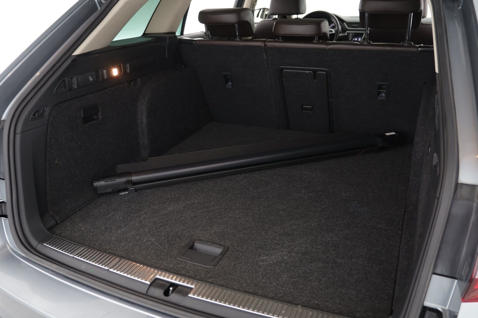 Skoda Superb 2016 Combi 2,0 TDI 190 4x4 L&K DSG Autom. / Webasto / ACC / Panorama / Canton / Ilmastoidut Muistinahat / Koukku / P-kamera - 2-om. Suomi-auto / 2x Aluvanteet / Huippurenkaat / Upea yksilö!