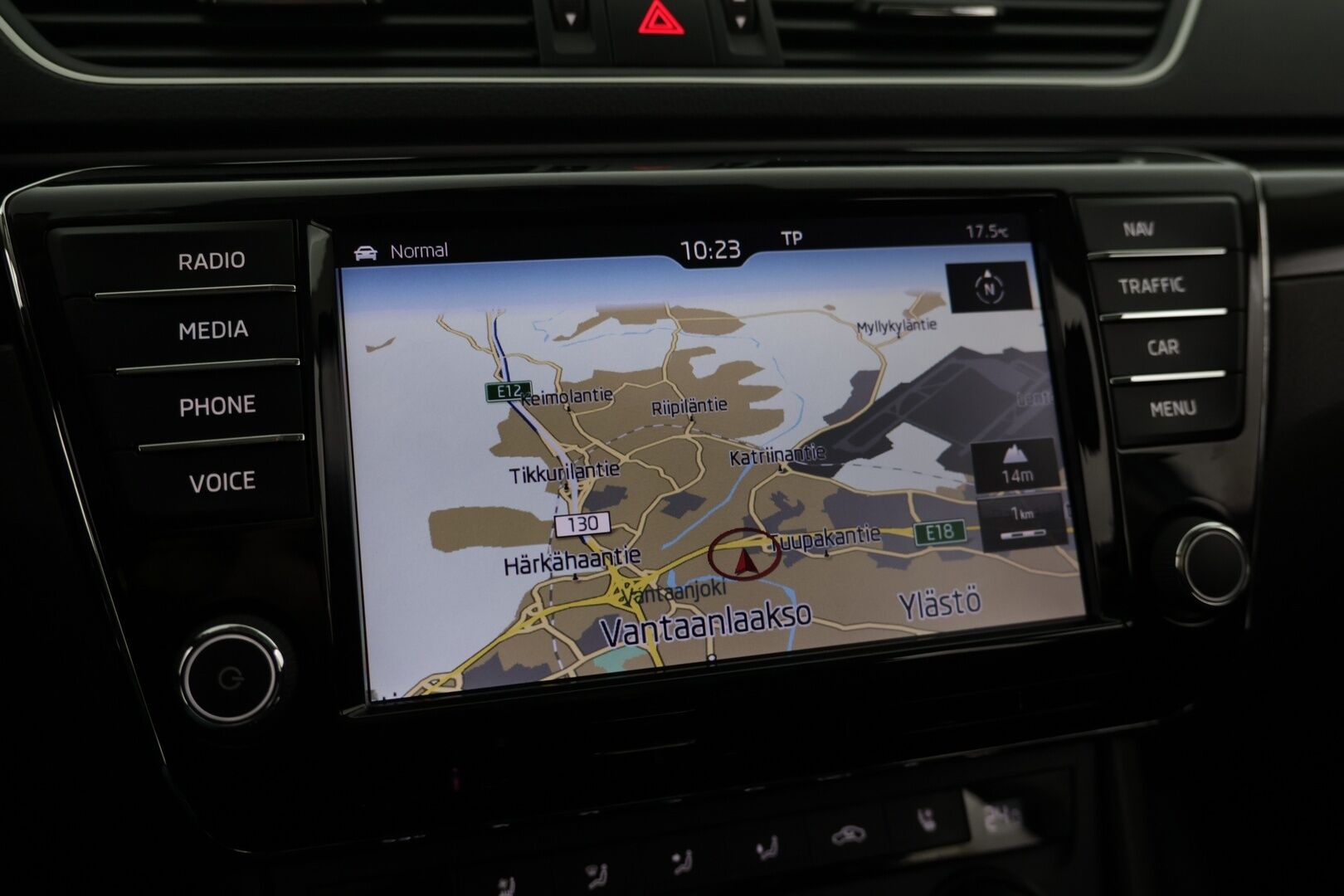 Skoda Superb 2016 Combi 2,0 TDI 190 4x4 L&K DSG Autom. / Webasto / ACC / Panorama / Canton / Ilmastoidut Muistinahat / Koukku / P-kamera - 2-om. Suomi-auto / 2x Aluvanteet / Huippurenkaat / Upea yksilö!